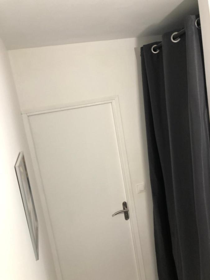 Cosy Appartement Au Plein Centre De Ruffec Exterior foto