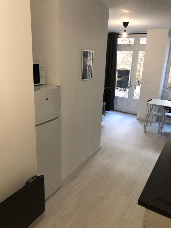 Cosy Appartement Au Plein Centre De Ruffec Exterior foto